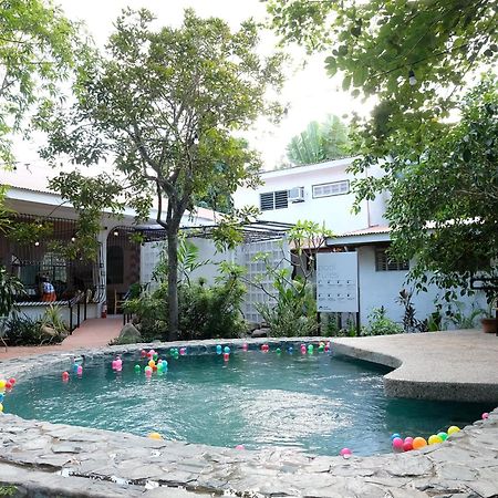 Hostel Mad Monkey Dumaguete Dumaguete City Exterior foto