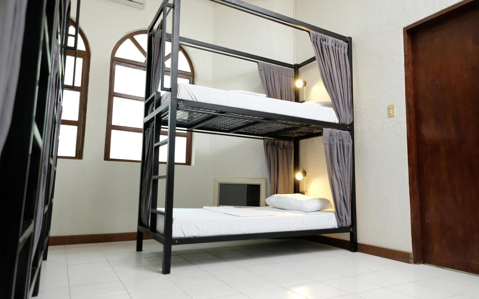 Hostel Mad Monkey Dumaguete Dumaguete City Exterior foto