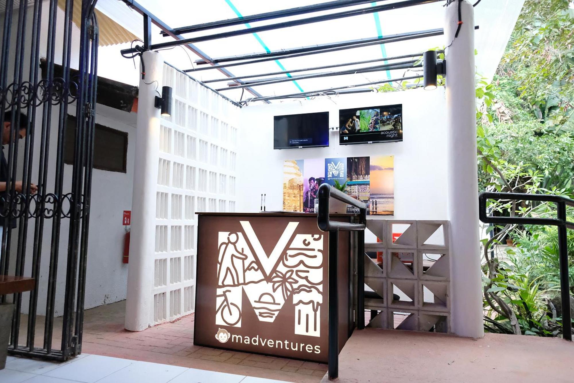 Hostel Mad Monkey Dumaguete Dumaguete City Exterior foto