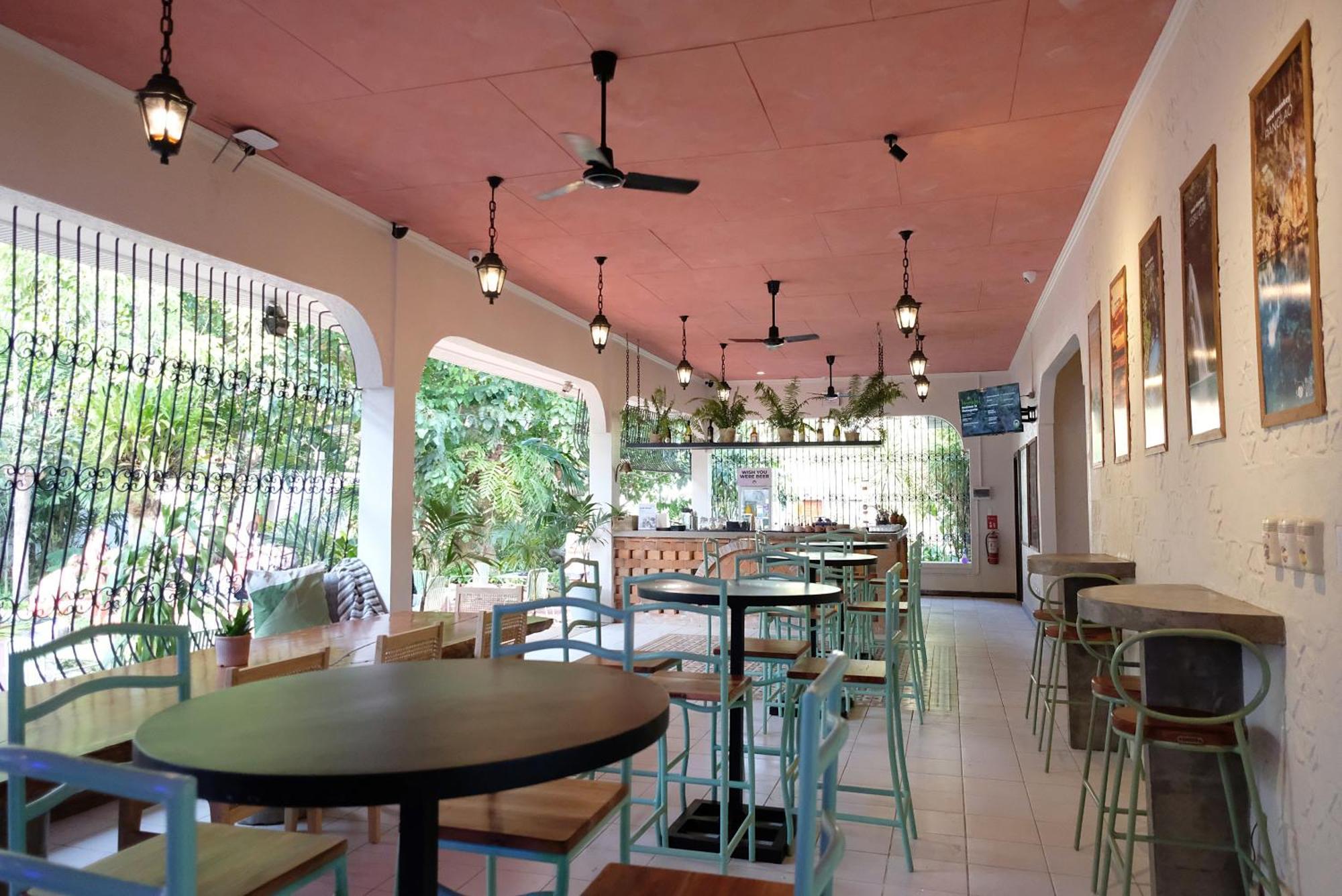 Hostel Mad Monkey Dumaguete Dumaguete City Exterior foto
