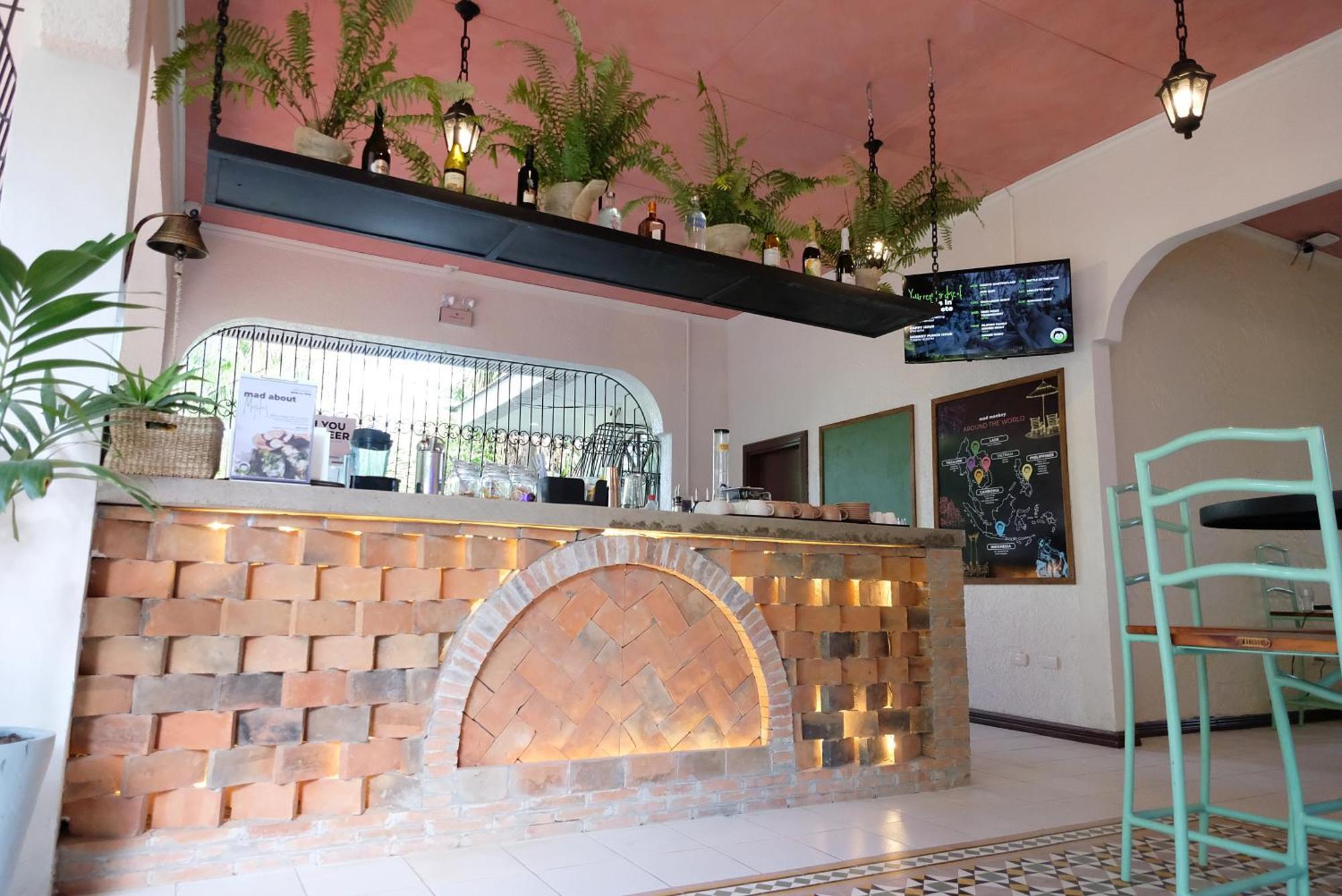 Hostel Mad Monkey Dumaguete Dumaguete City Exterior foto