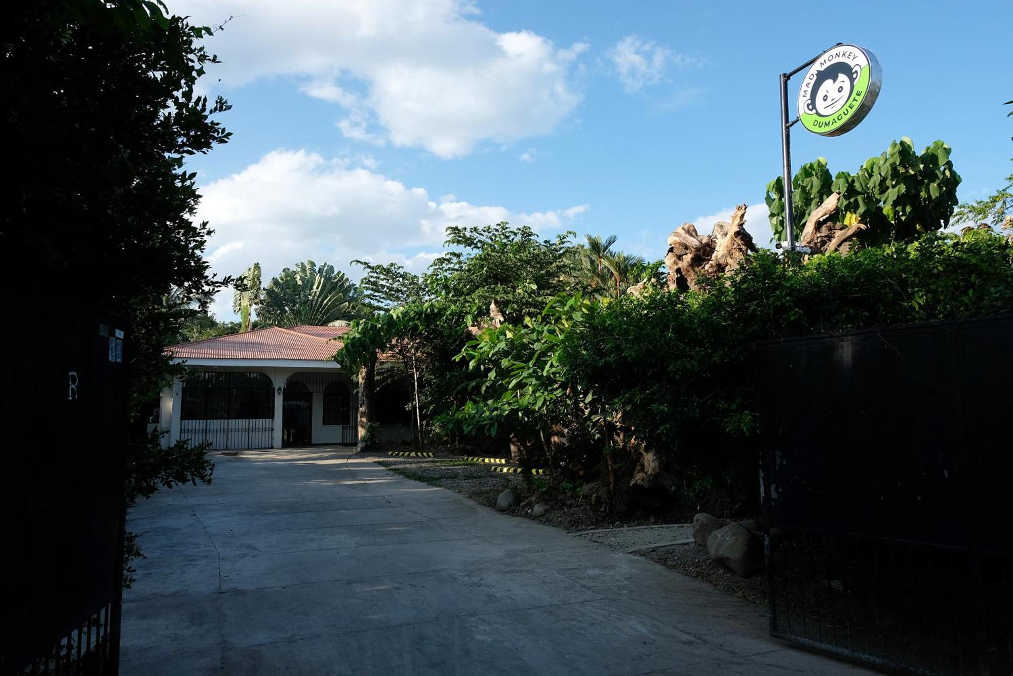 Hostel Mad Monkey Dumaguete Dumaguete City Exterior foto
